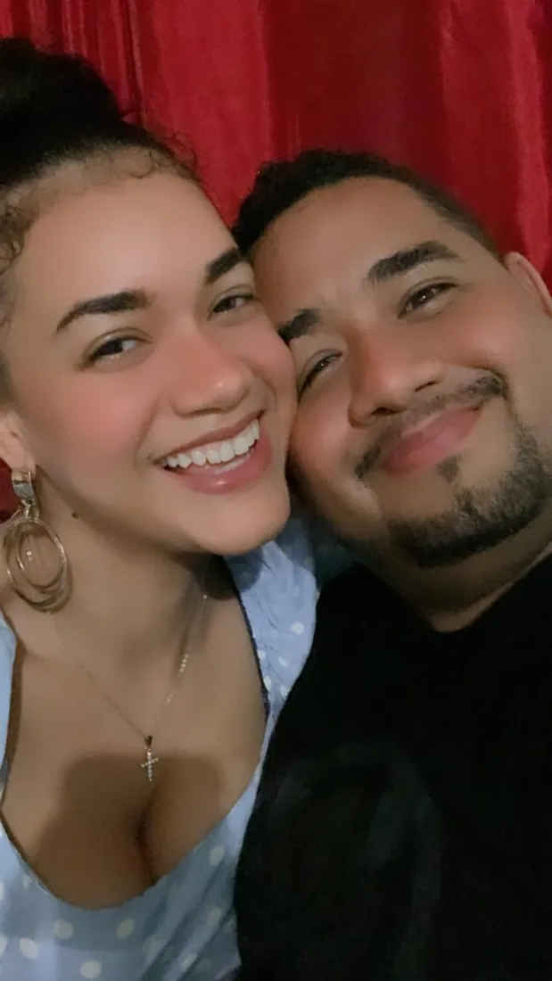 Jhomar y Angie, mejilla con mejilla